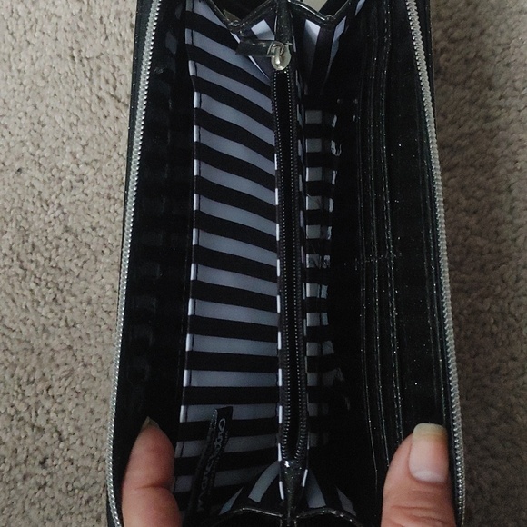 Marc Tetro zip around wallet - Picture 4 of 7